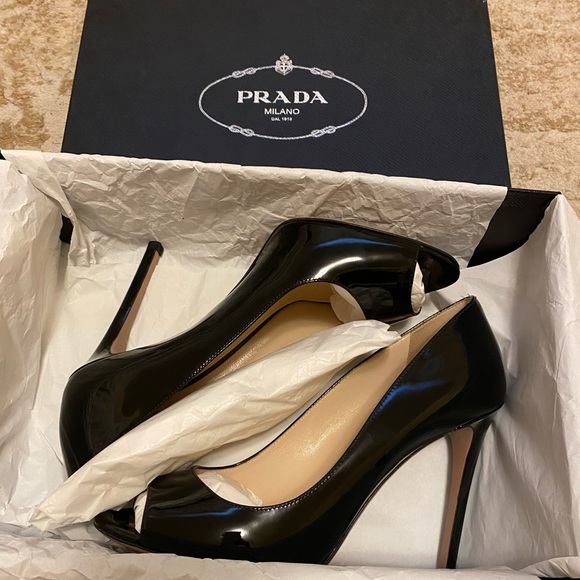 Prada -Patent leather peep toe pumps- black - Picture 4 of 8